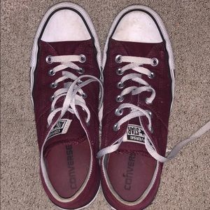 maroon low top converse